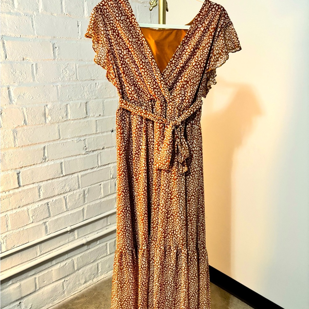 Summer dress in an orange and white print w/belt - Medium